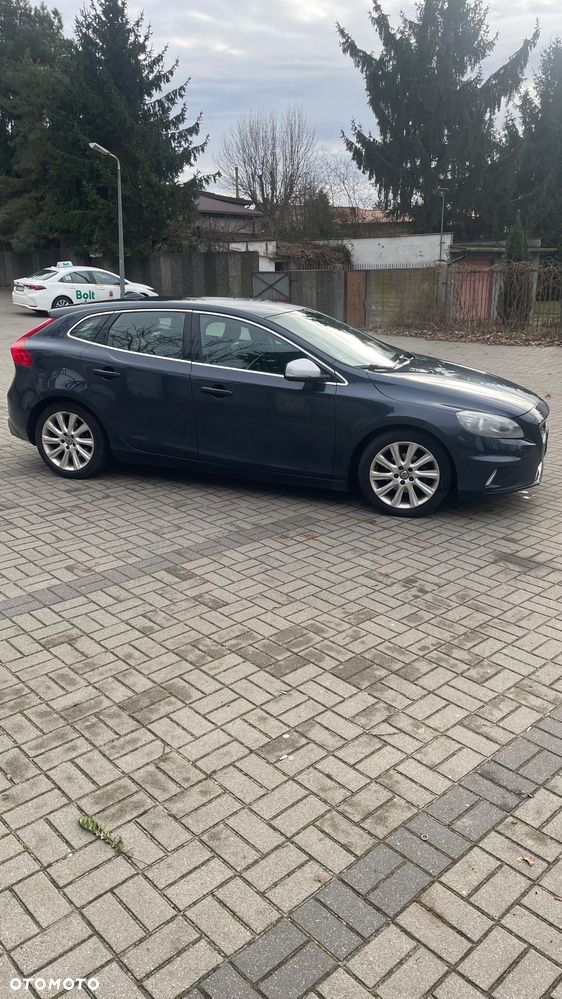 Volvo V40 D2 R Design - 4