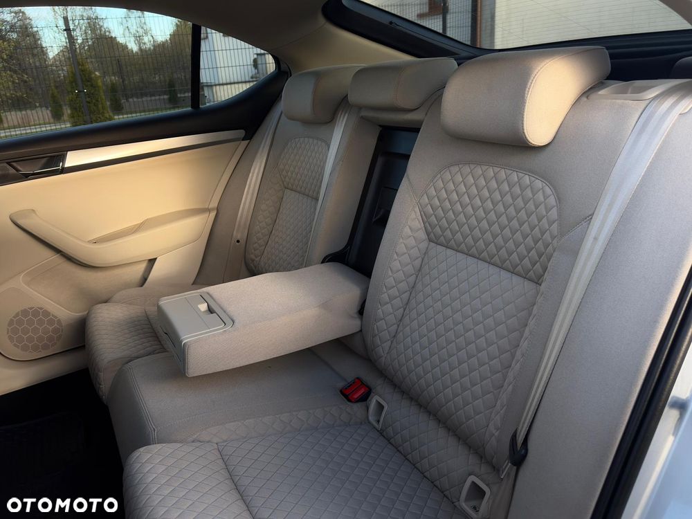 Skoda Superb 2.0 TDI Style DSG7 - 24