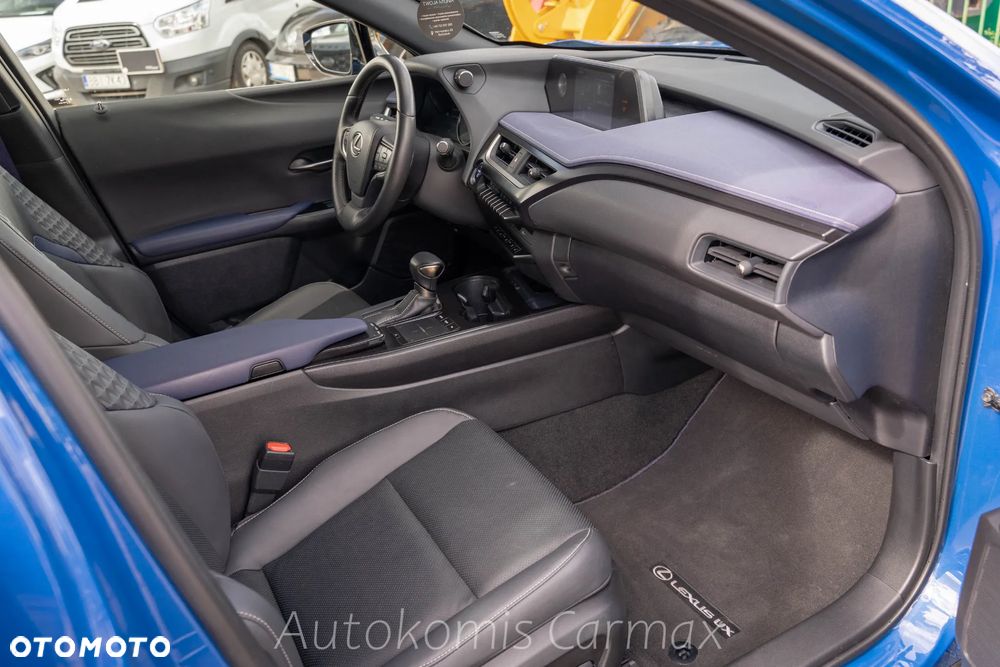 Lexus UX 250h - 19