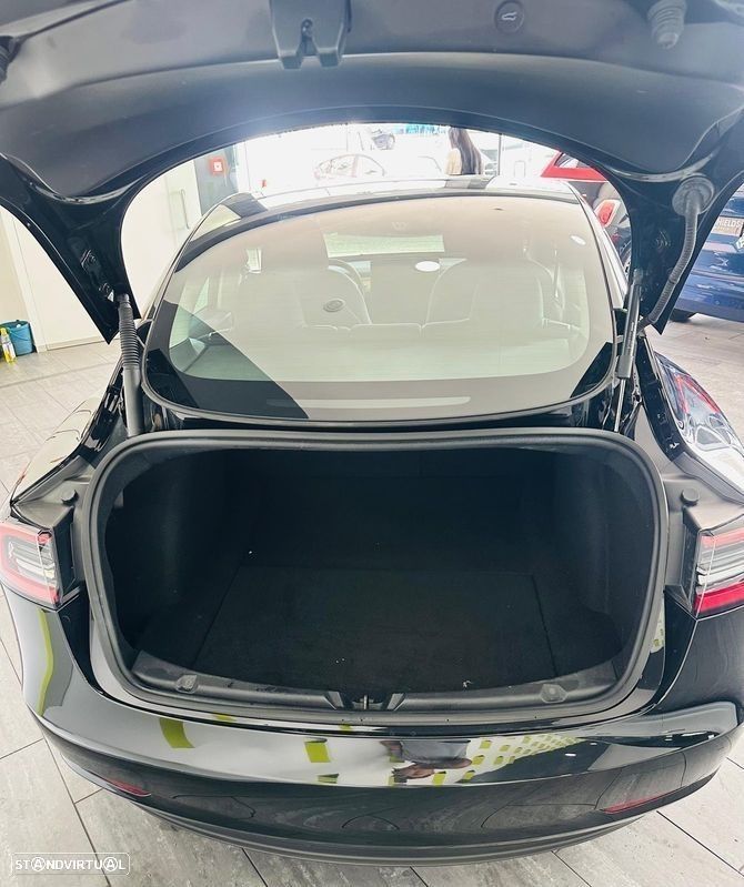 Tesla Model 3 - 8