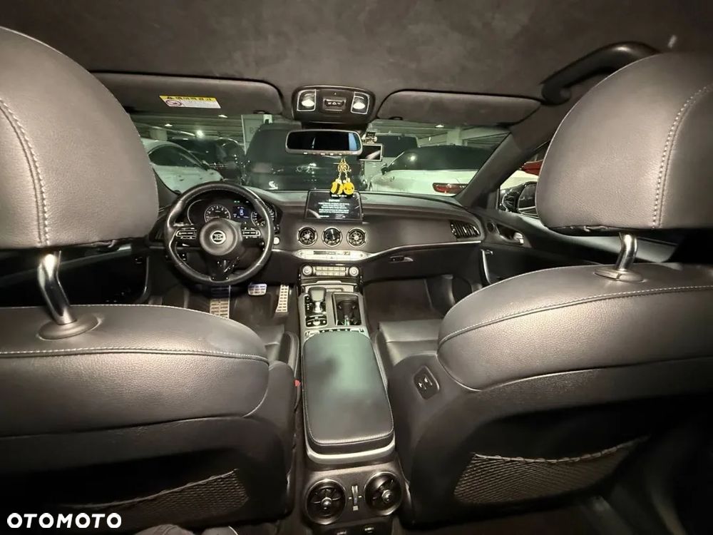 Kia Stinger - 30