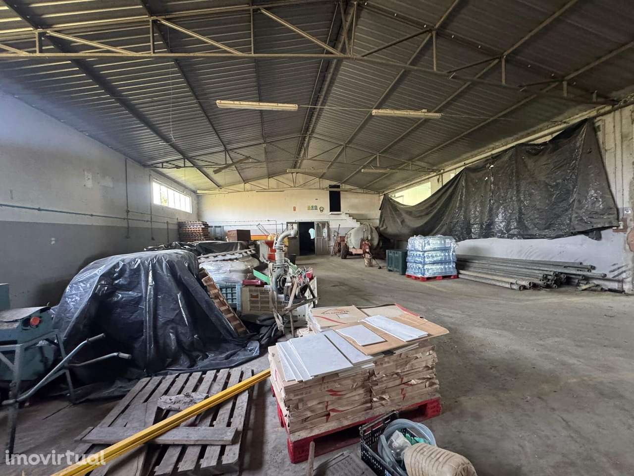 Armazém - 1030m2 cobertos - Grande imagem: 3/6