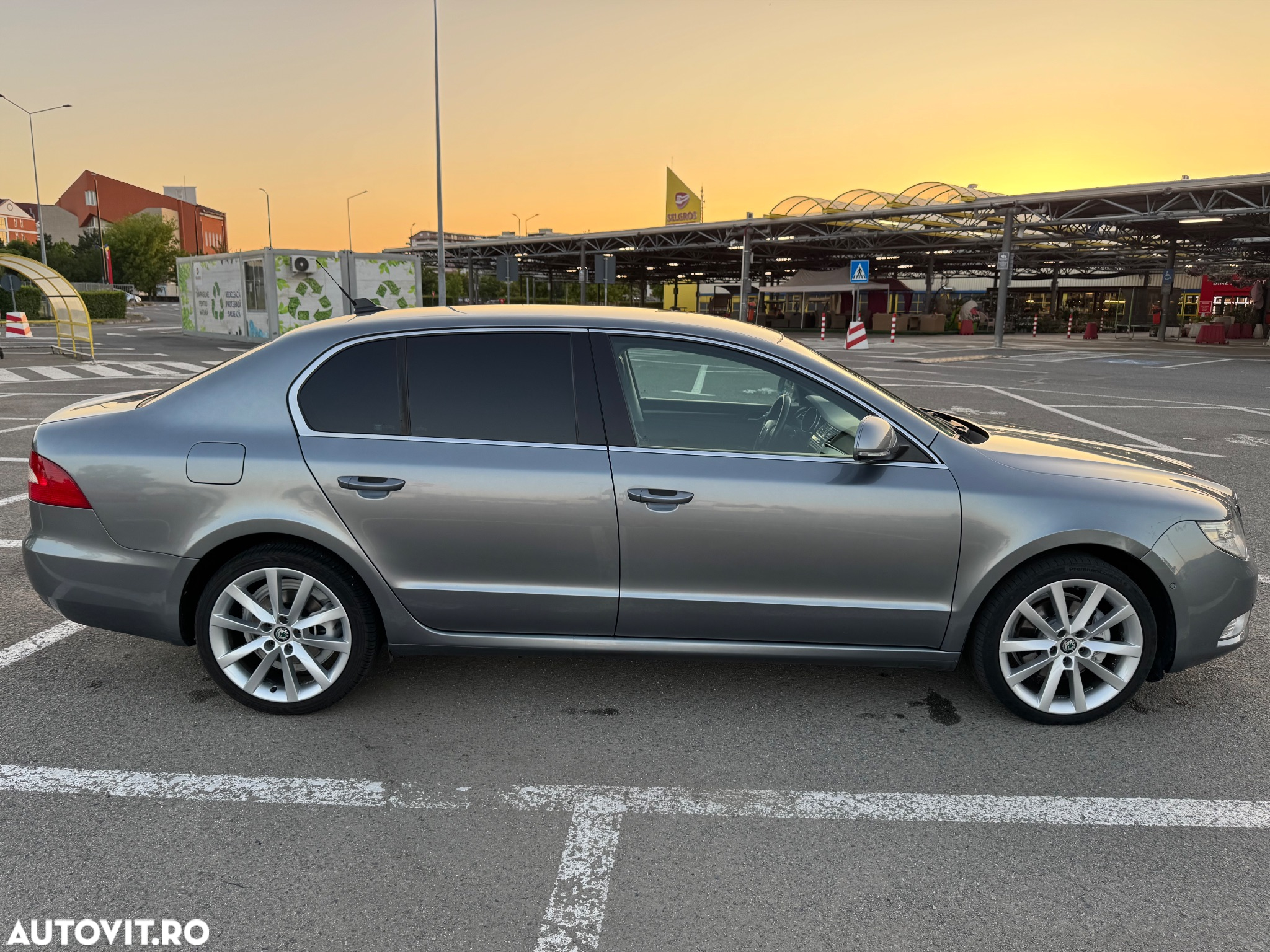 Skoda Superb 2.0 TDI DSG L&K - 3