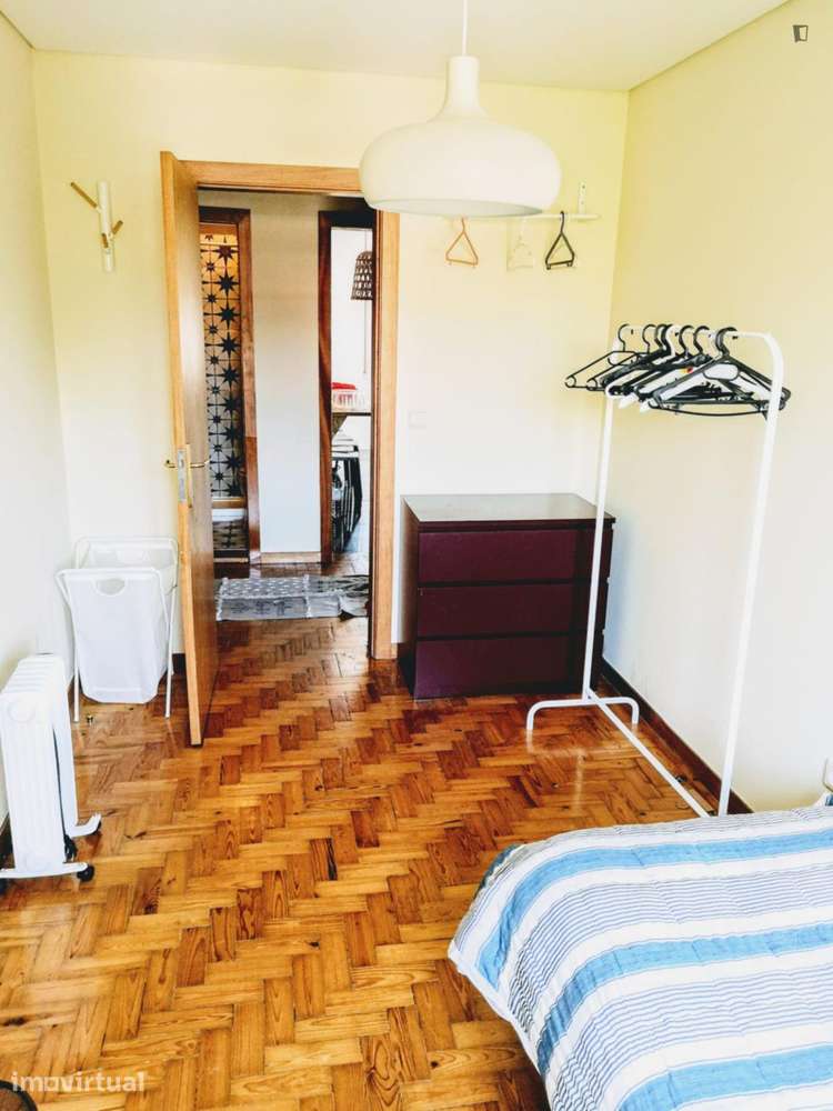 Quarto - localizado em Sé de Braga e São Lázaro Braga - Grande imagem: 3/10