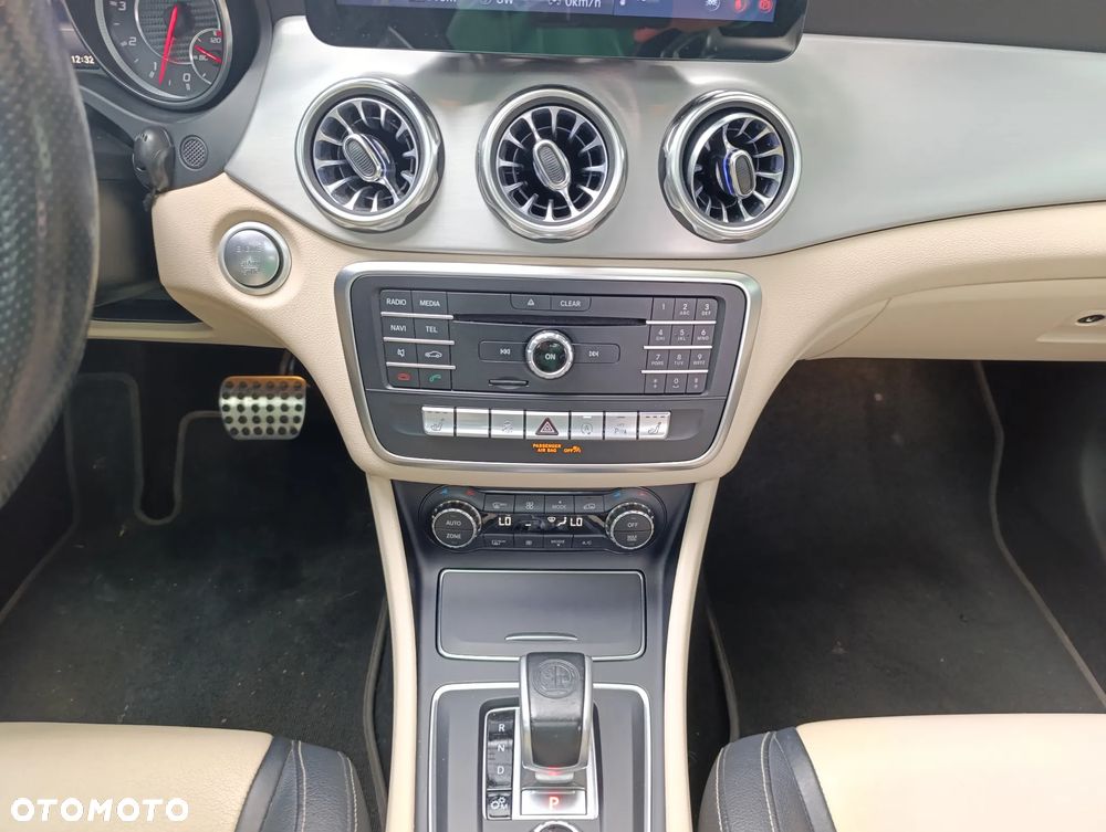 Mercedes-Benz GLA AMG 45 4-Matic - 16