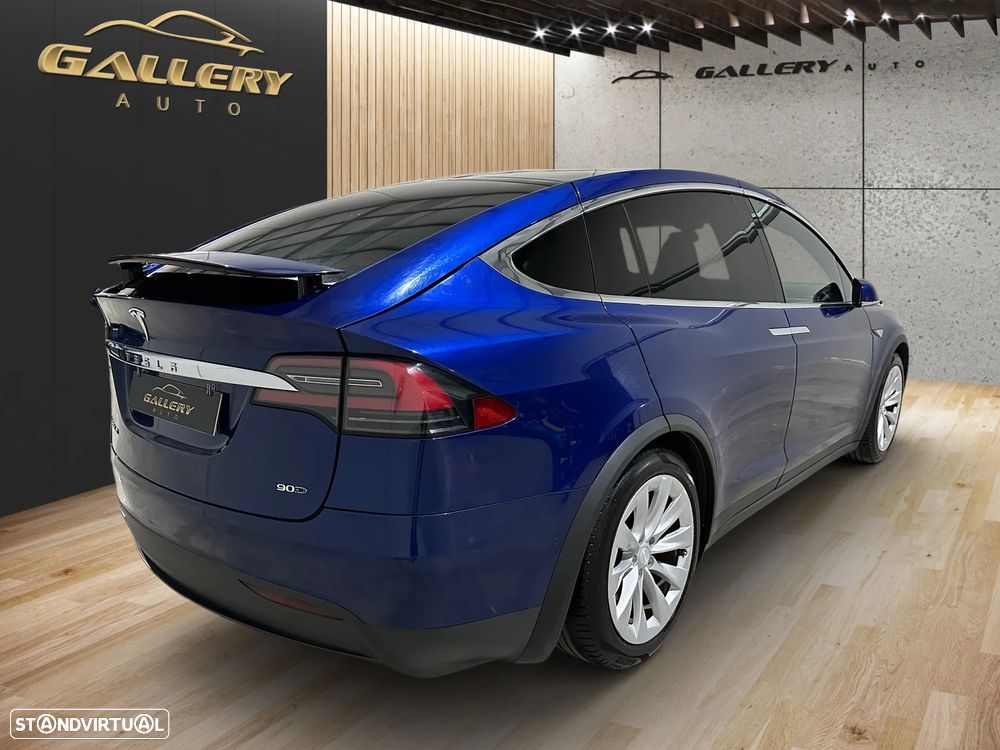 Tesla Model X 90D - 3