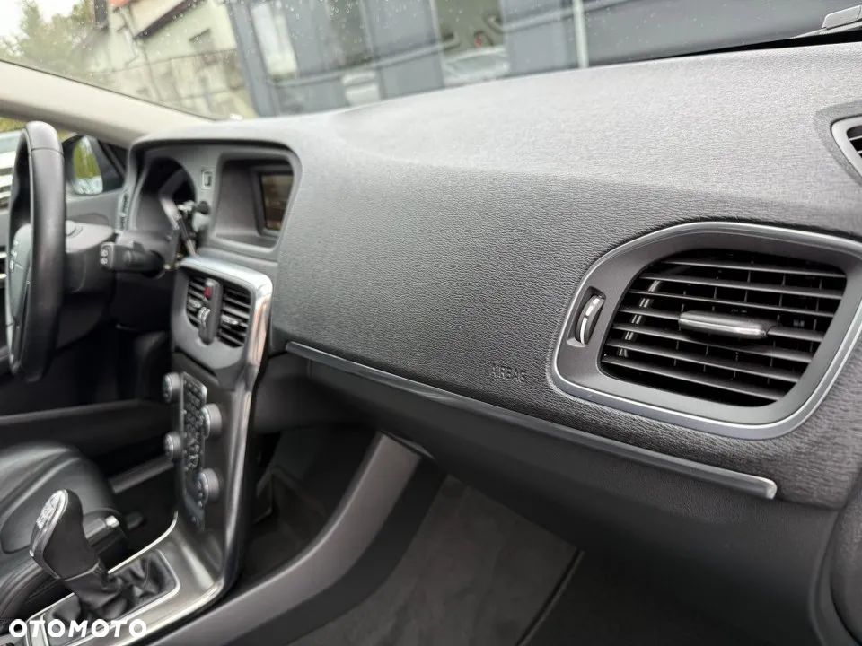 Volvo V40 T2 Summum - 33