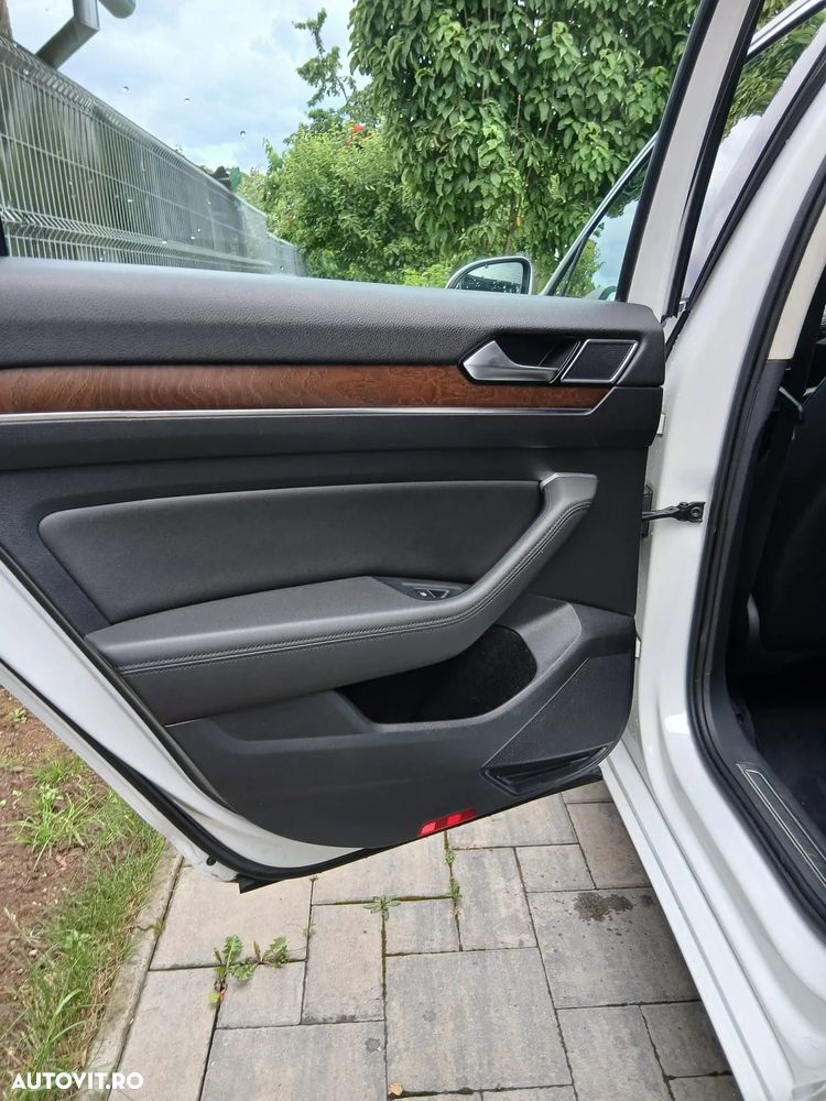 Volkswagen Passat 2.0 TDI Highline - 16