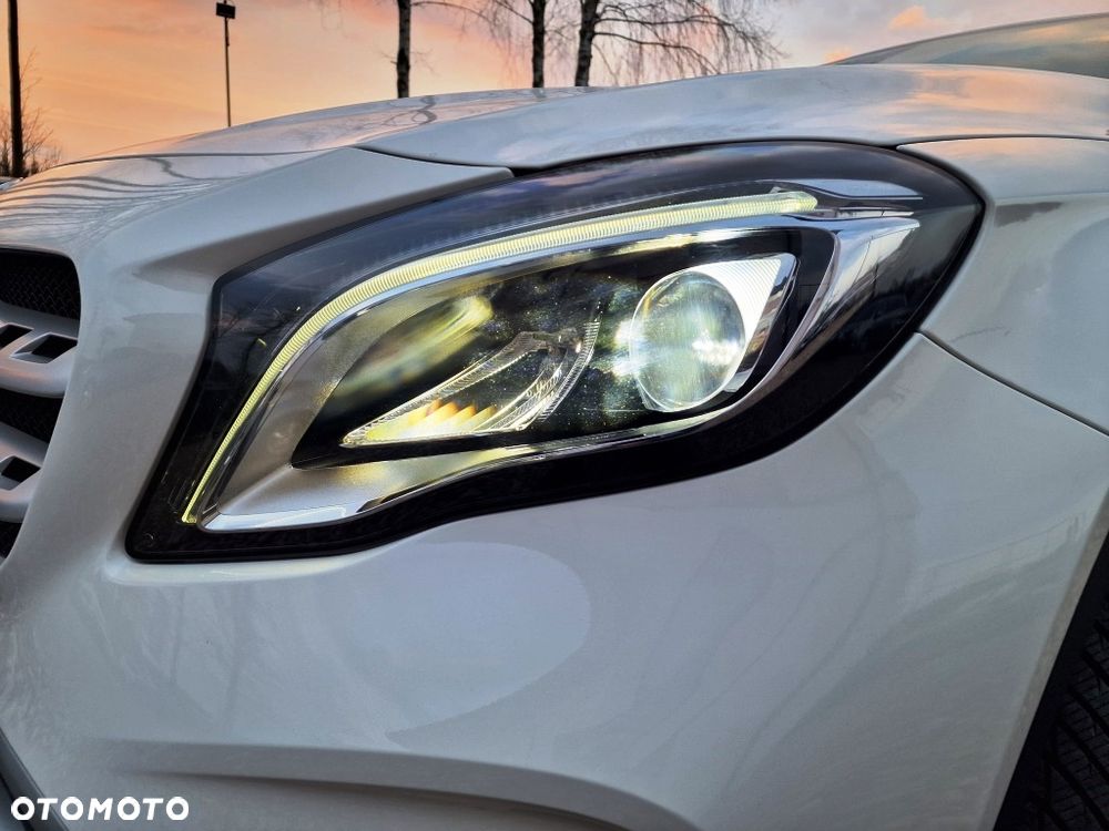 Mercedes-Benz GLA - 23