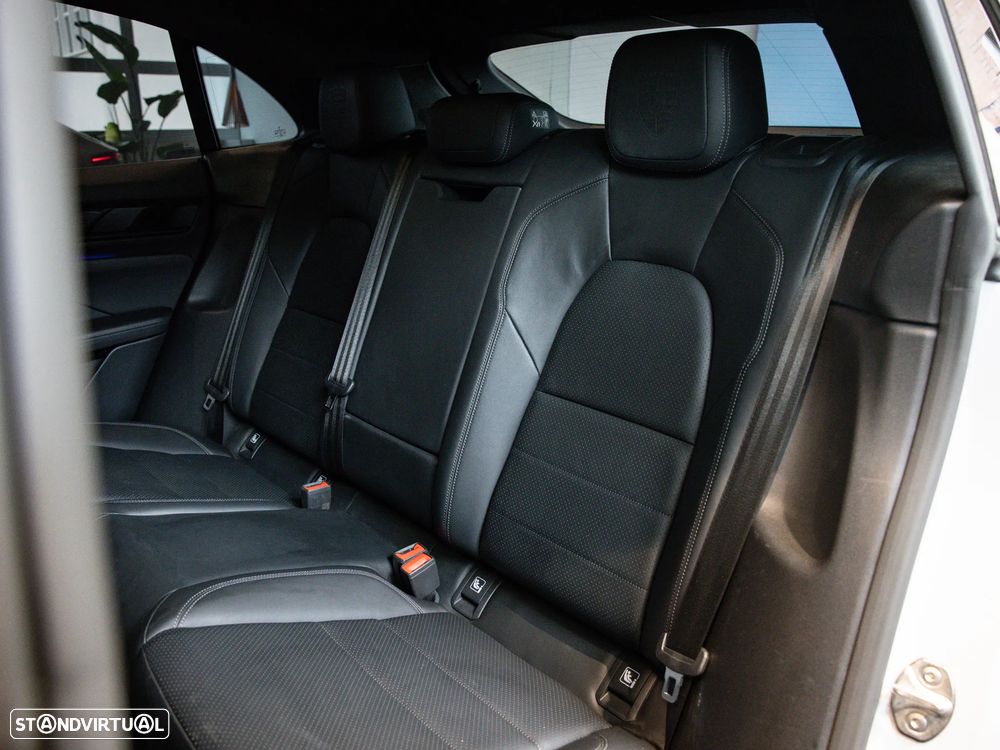 Porsche Macan Electric 4 - 28