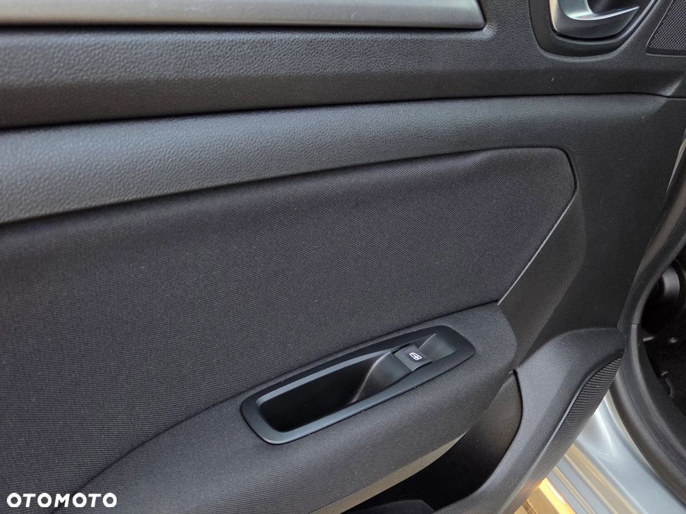 Renault Megane ENERGY TCe 140 EDC BUSINESS - 25