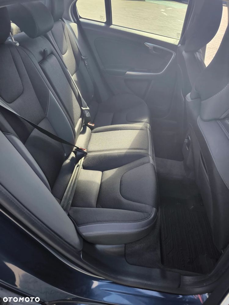 Volvo S60 T3 Momentum - 9