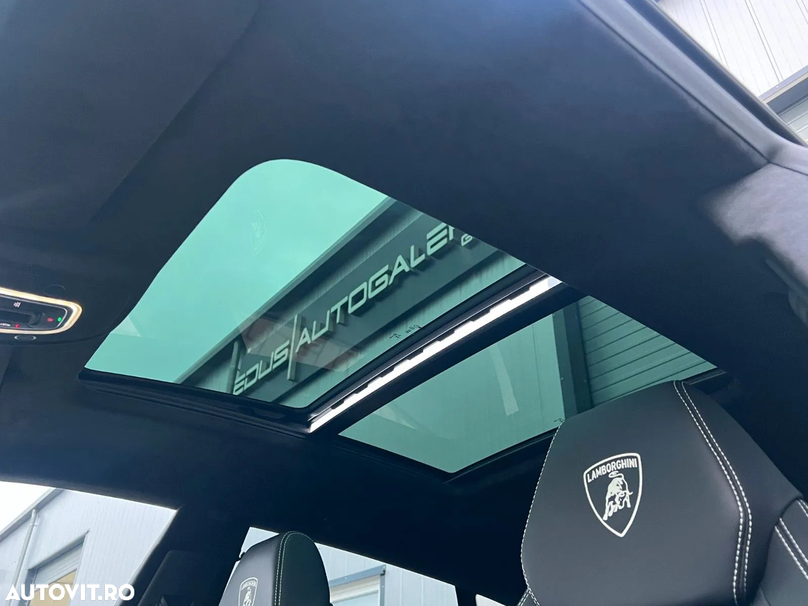 Lamborghini URUS Standard - 12