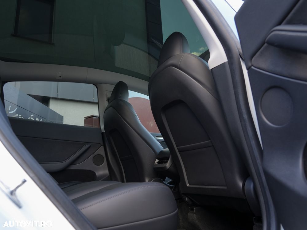 Tesla Model Y Performance Dual Motor AWD - 29