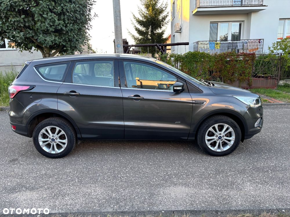 Ford Kuga 1.5 TDCi 2x4 Titanium - 4