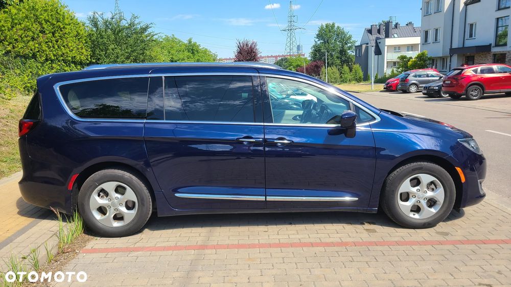 Chrysler Pacifica - 4