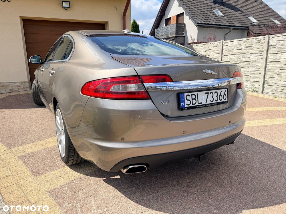 Jaguar XF 2.7 V6 Premium Luxury - 3