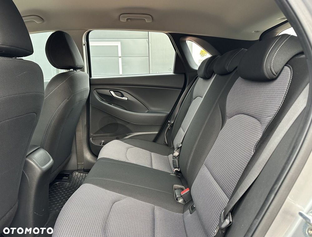 Hyundai i30 1.5 DPI Classic + - 31