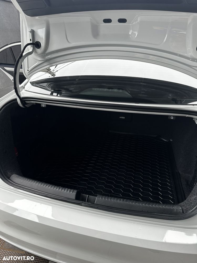 Volkswagen Jetta - 12