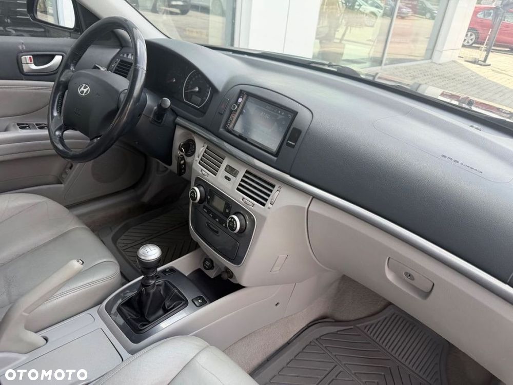 Hyundai Sonata 2.0 CRDi GLS - 26
