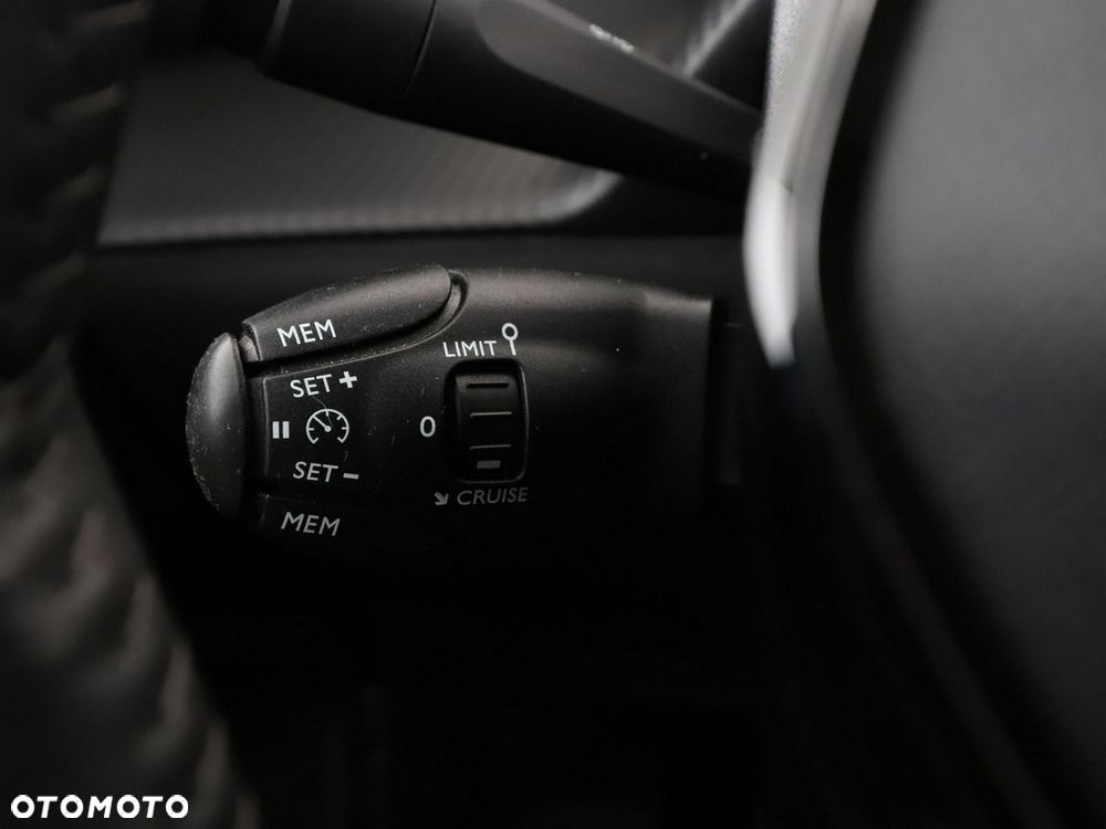 Peugeot 2008 PureTech 100 Stop&Start Allure Pack - 34
