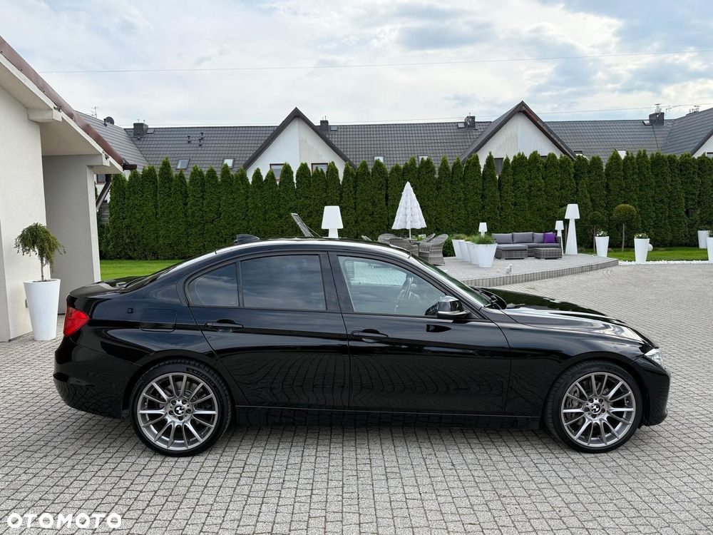 BMW Seria 3 335i Touring Sport Line - 17