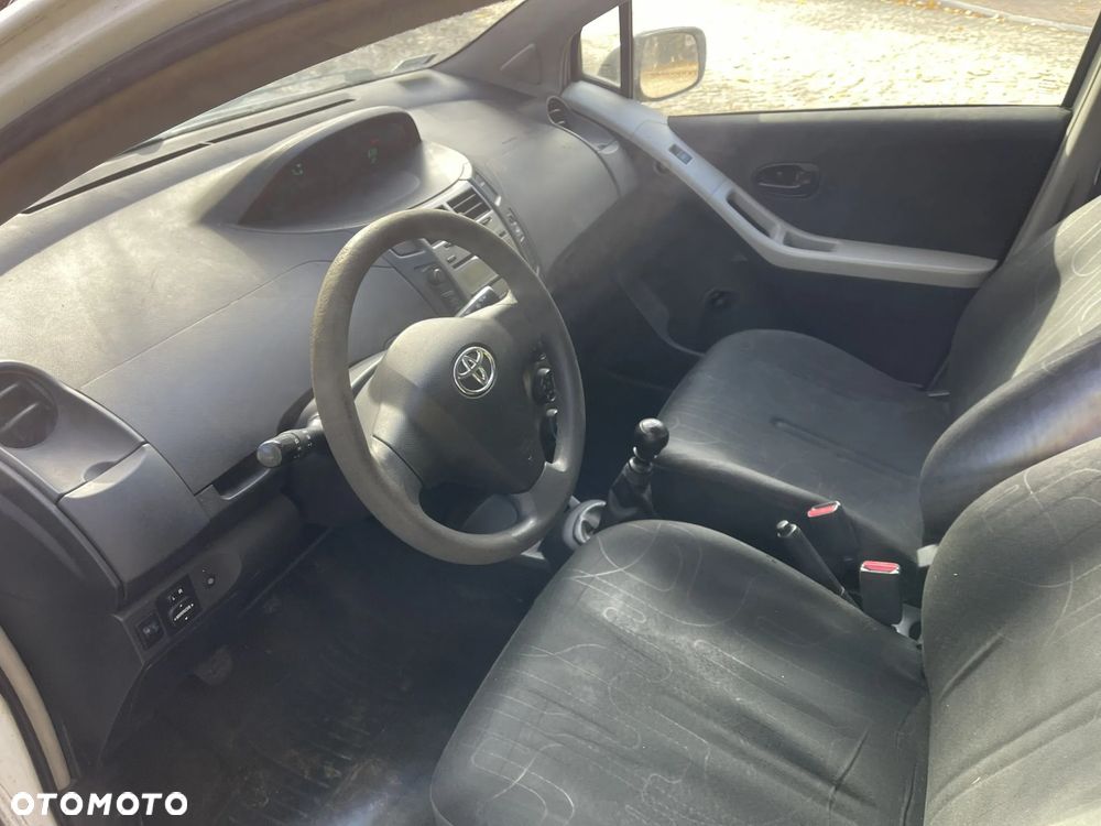 Toyota Yaris - 21
