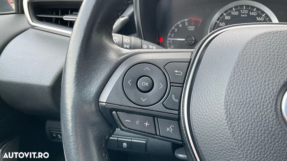 Toyota Corolla 1.8 HSD Business - 30