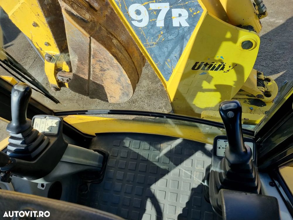 Komatsu WB97R2A - 11