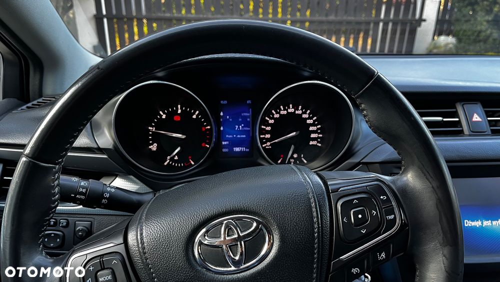 Toyota Avensis 2.0 D-4D Premium - 22