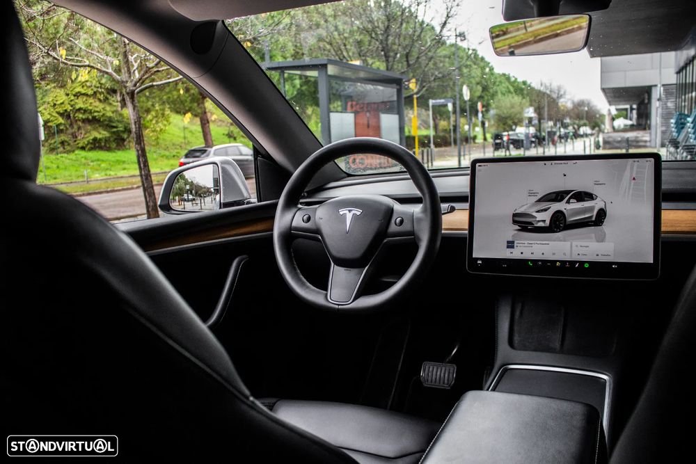 Tesla Model Y Long Range Dual Motor AWD - 24