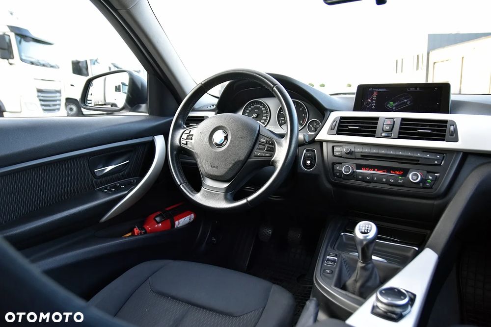 BMW Seria 3 320d - 27