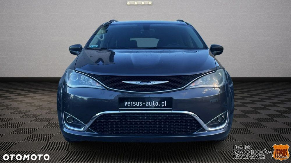 Chrysler Pacifica - 2