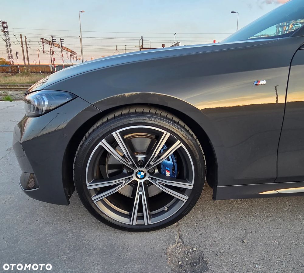 BMW Seria 3 330i xDrive M Sport - 27