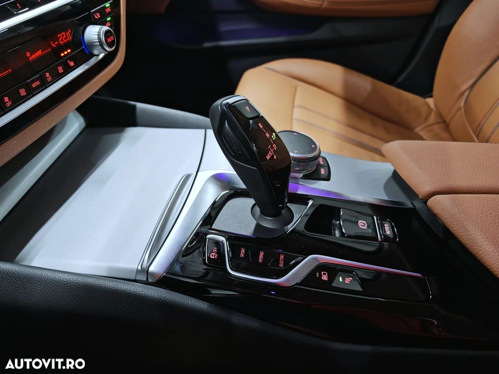 BMW Seria 5 530e Aut. - 28