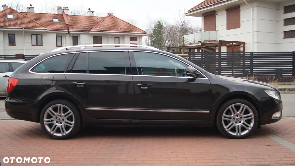 Skoda Superb 2.0 TDI Elegance DSG - 8