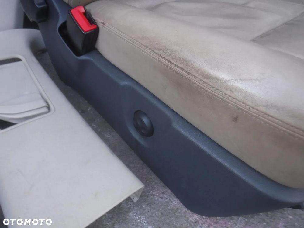 Vw T5 Lift T6 multivan fotele siedzenia grzane  kanapa skory stolik przekladka 2 X drzwi boczki roletki kpl - 24