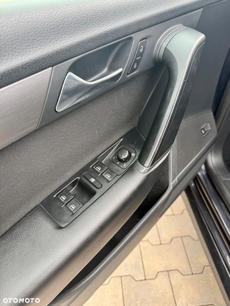 Volkswagen Passat 2.0 TDI Highline - 11