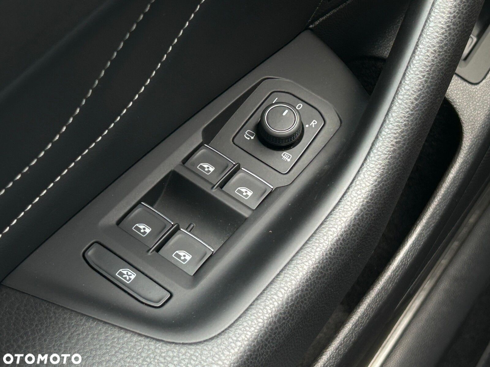 Volkswagen Passat 1.5 TSI EVO Elegance DSG - 20