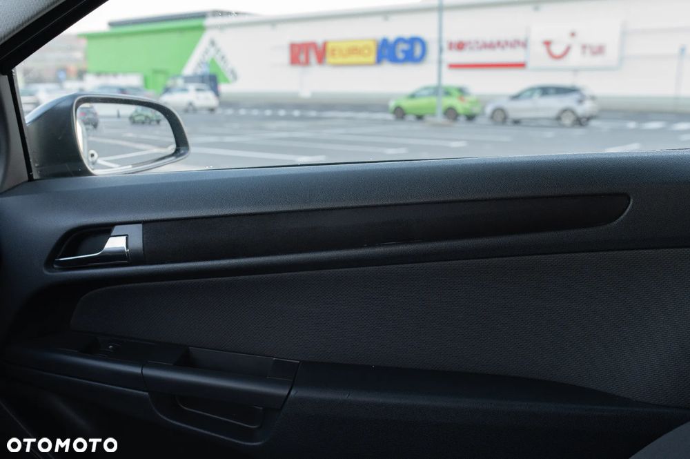 Opel Astra III GTC 1.6 Enjoy - 30