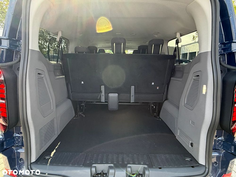 Volkswagen Caravelle - 10