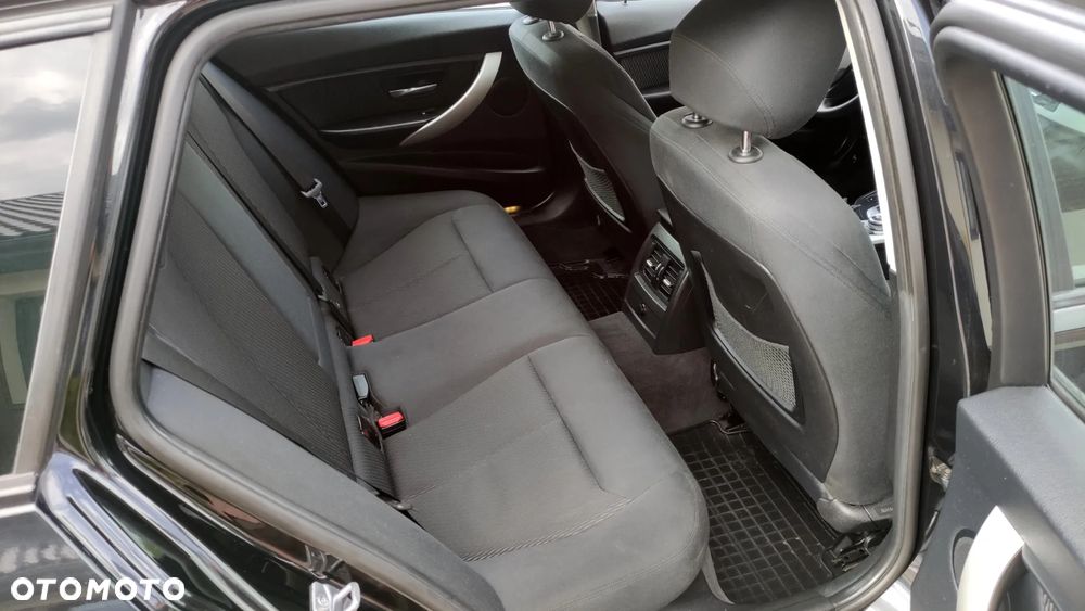 BMW Seria 3 320d DPF Edition Sport - 29