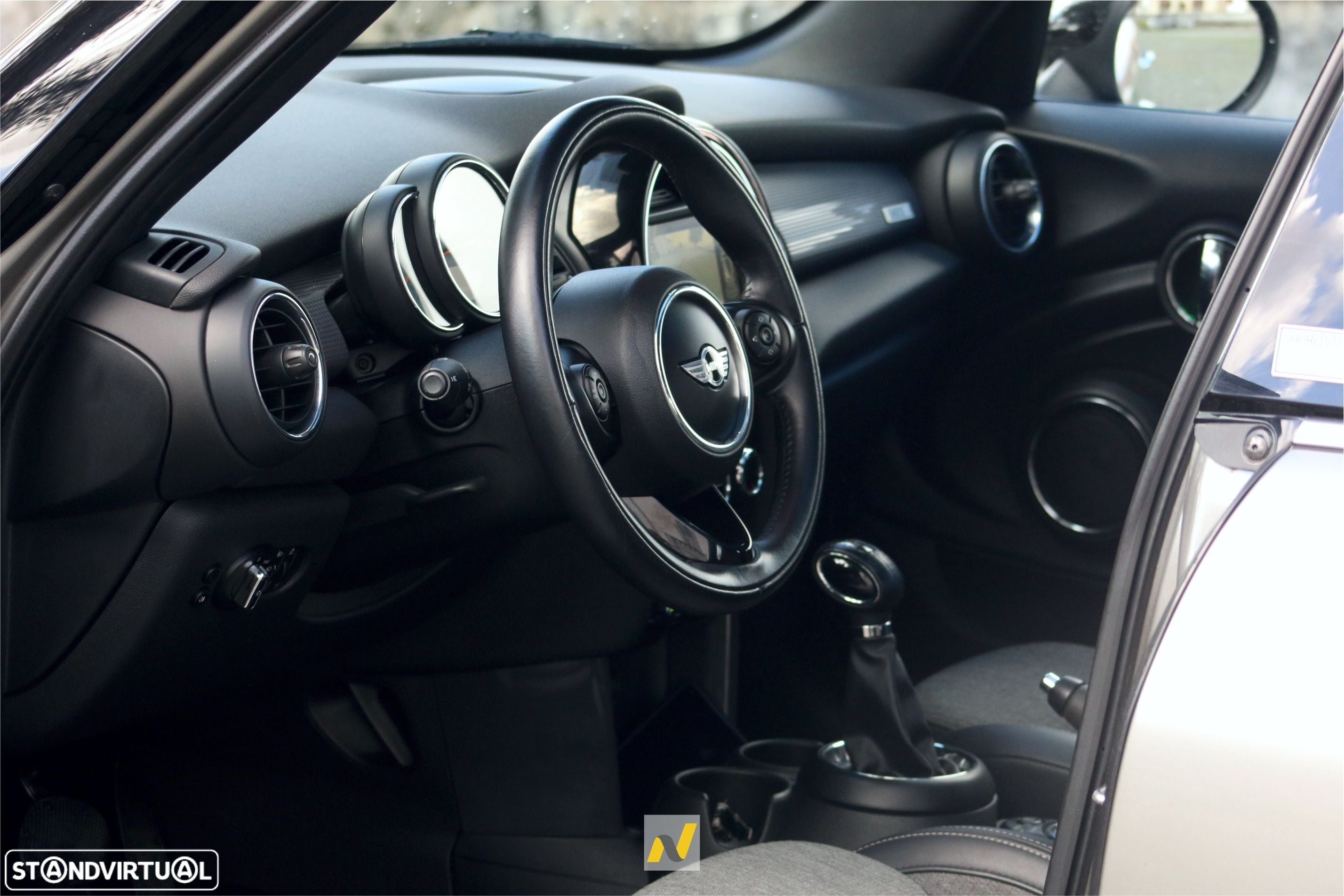 MINI 5 Portas Cooper D Aut. - 25
