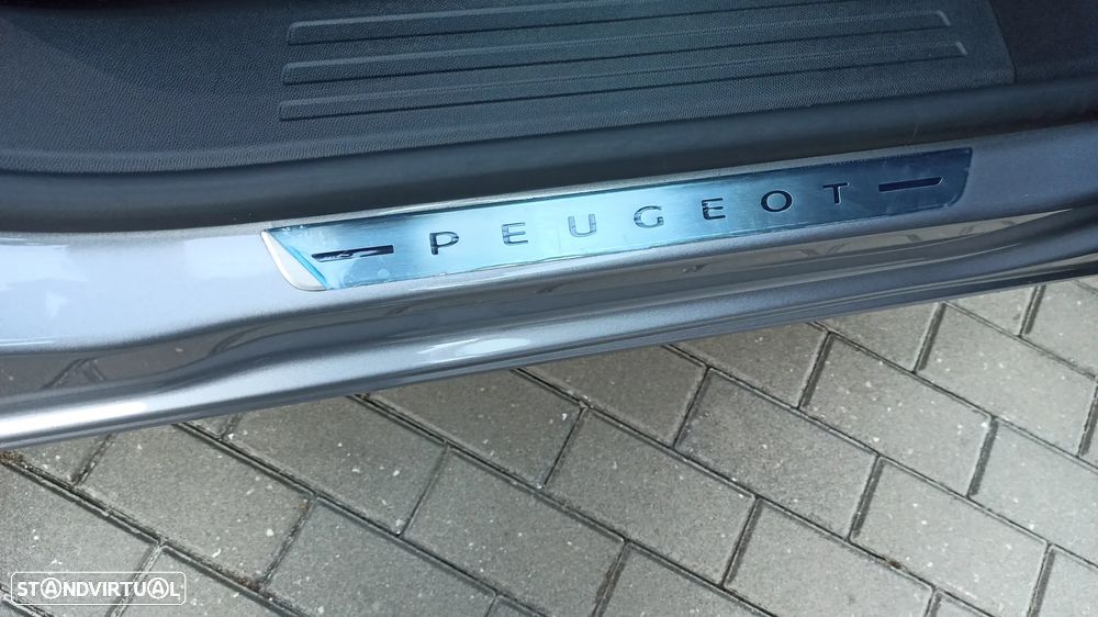 Peugeot e-2008 GT Pack - 9