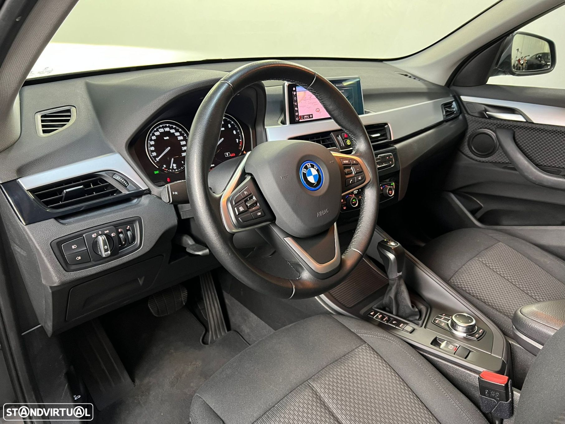 BMW X1 25 e xDrive Corporate Edition - 4