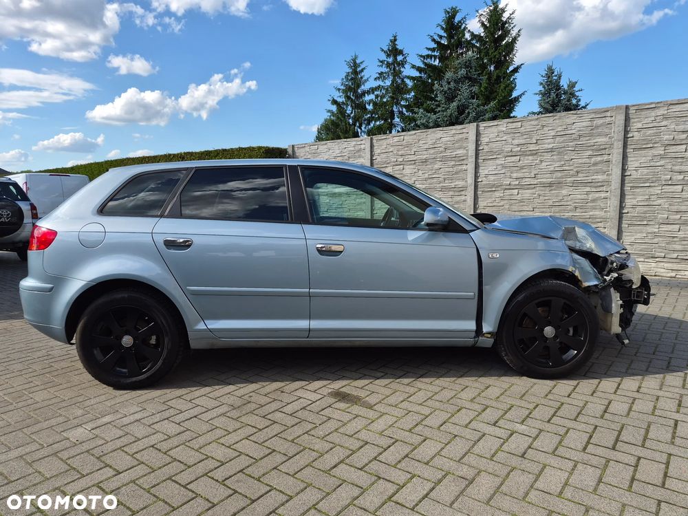 Audi A3 Sportback 2.0 FSI Ambiente - 4