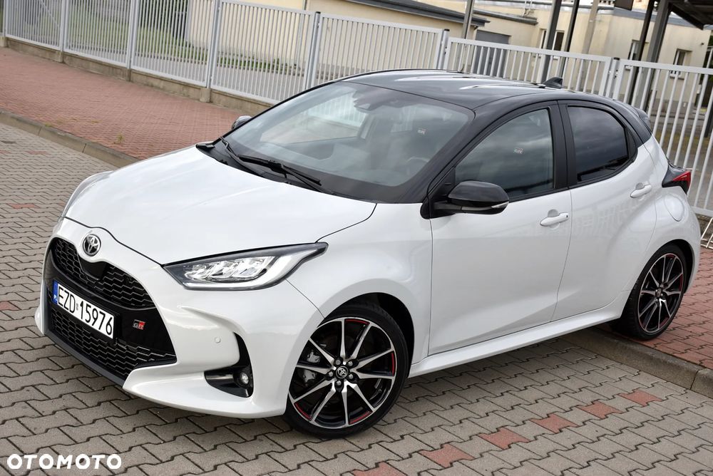 Toyota Yaris Hybrid 1.5 GR Sport - 3