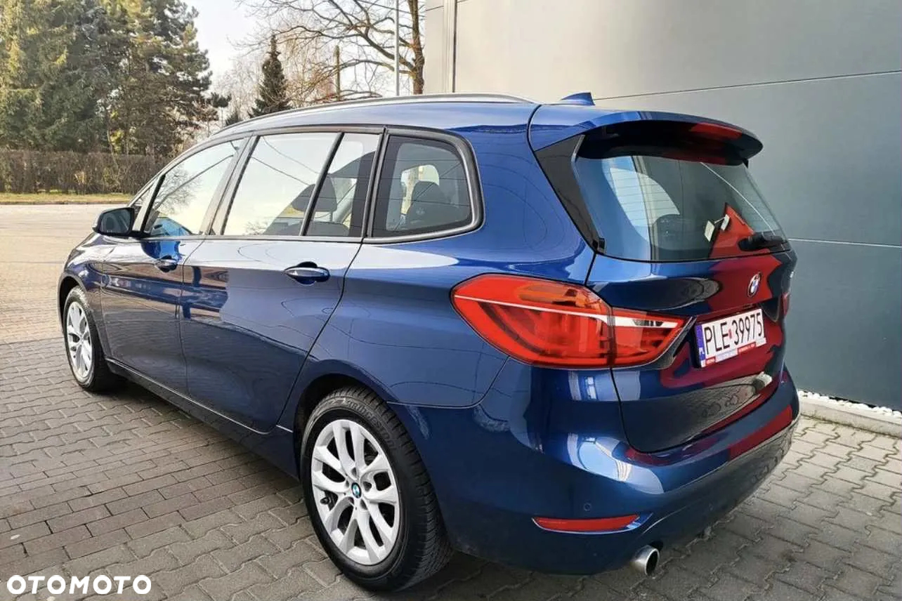 BMW Seria 2 218d - 12