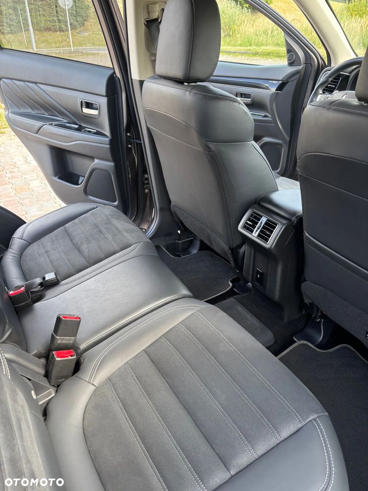 Mitsubishi Outlander Intense + - 14
