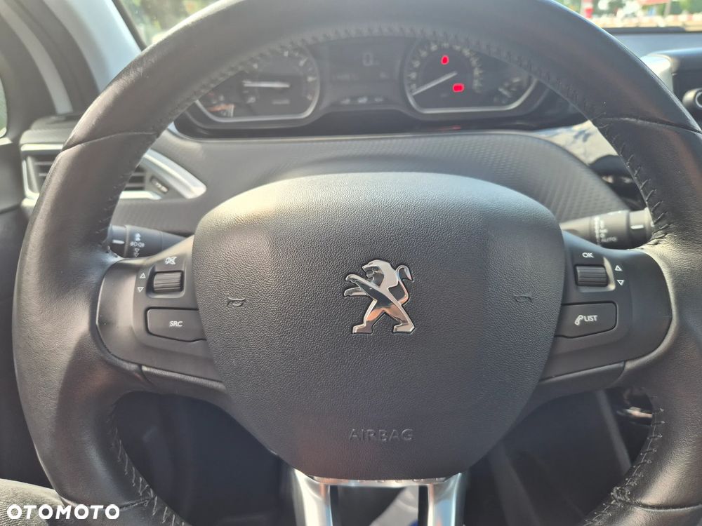 Peugeot 208 PureTech 82 Allure - 11